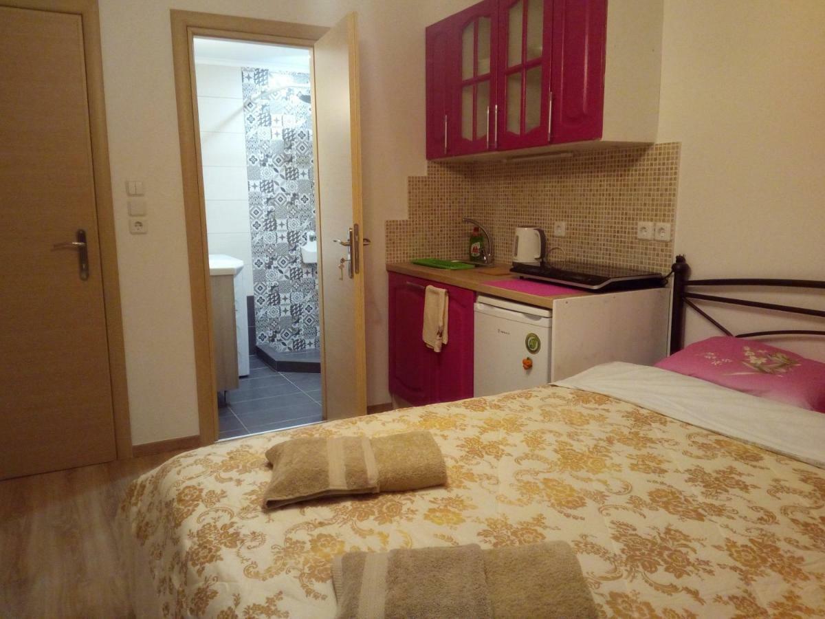 Comfortable Inexpensive Apartmets Near Metro Athènes Extérieur photo